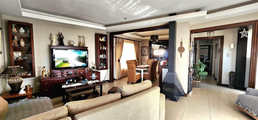 4 Bedroom Property for Sale in Oakdene Gauteng