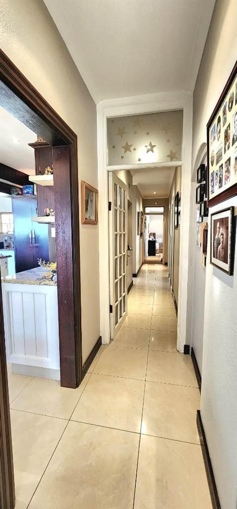4 Bedroom Property for Sale in Oakdene Gauteng