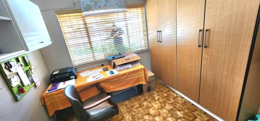4 Bedroom Property for Sale in Oakdene Gauteng