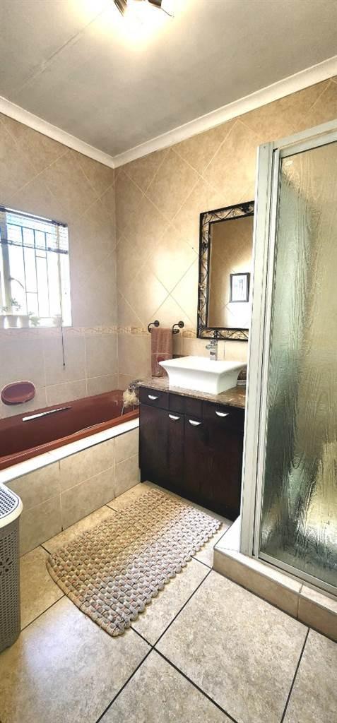 4 Bedroom Property for Sale in Oakdene Gauteng