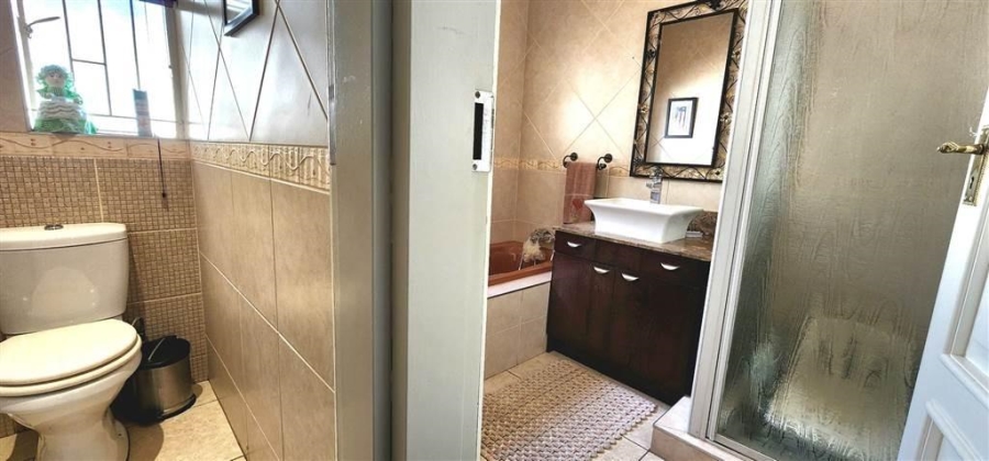 4 Bedroom Property for Sale in Oakdene Gauteng