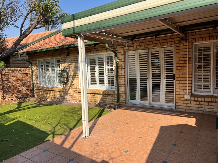 To Let 2 Bedroom Property for Rent in Die Wilgers Gauteng