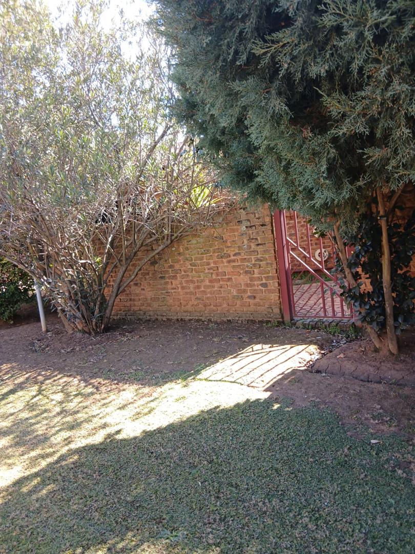 5 Bedroom Property for Sale in Strubenvale Gauteng