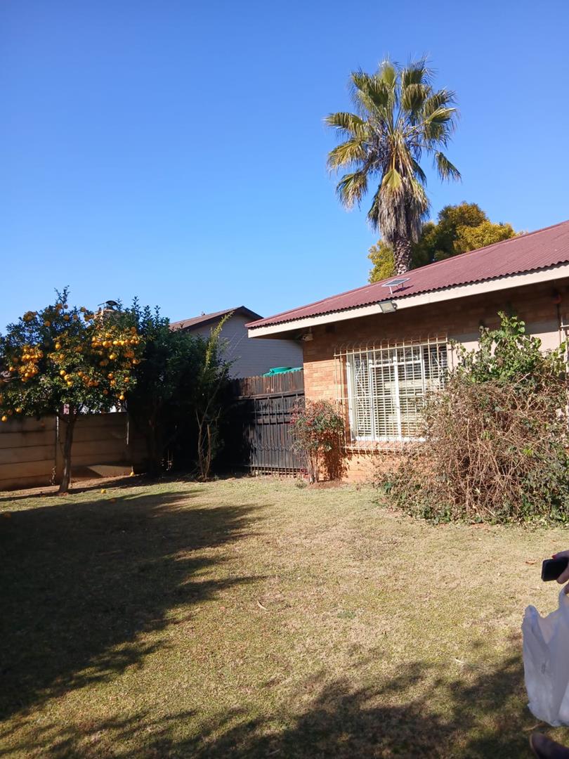 5 Bedroom Property for Sale in Strubenvale Gauteng