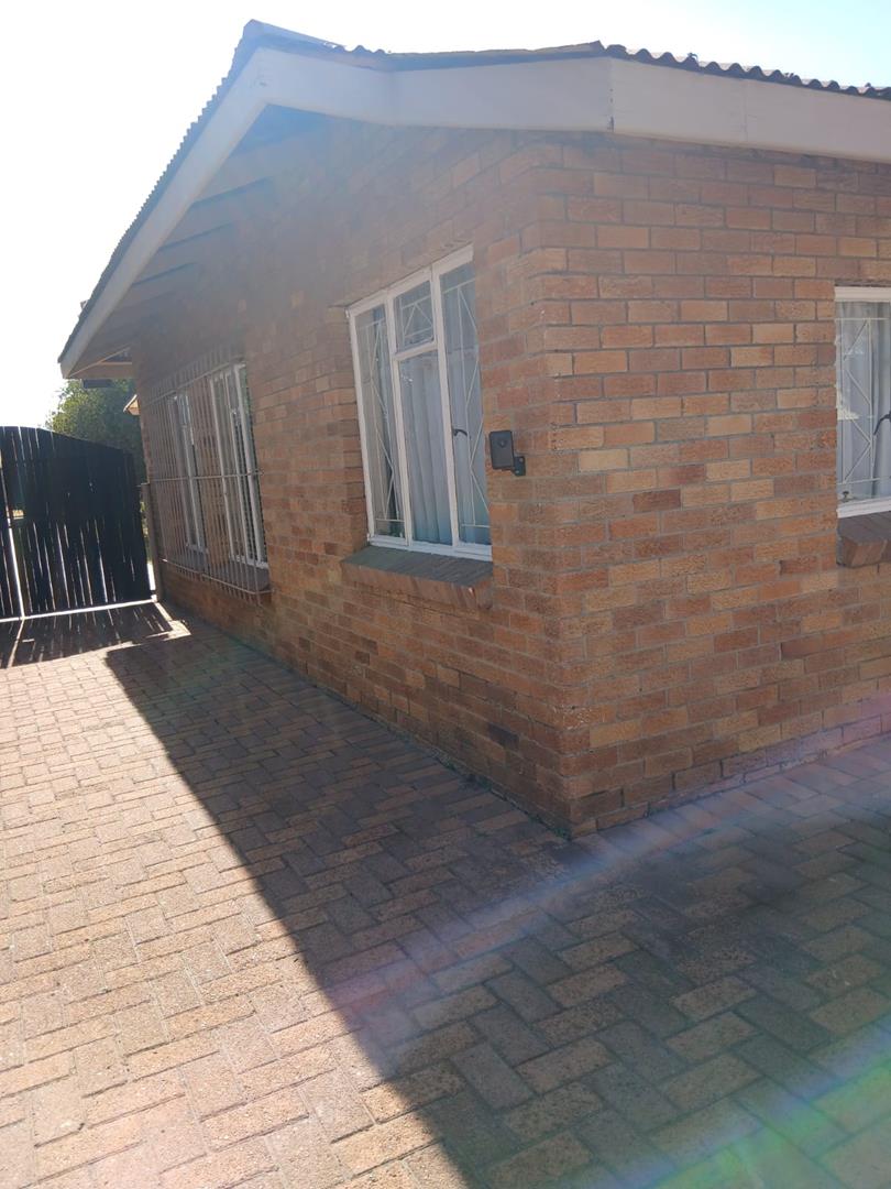 5 Bedroom Property for Sale in Strubenvale Gauteng