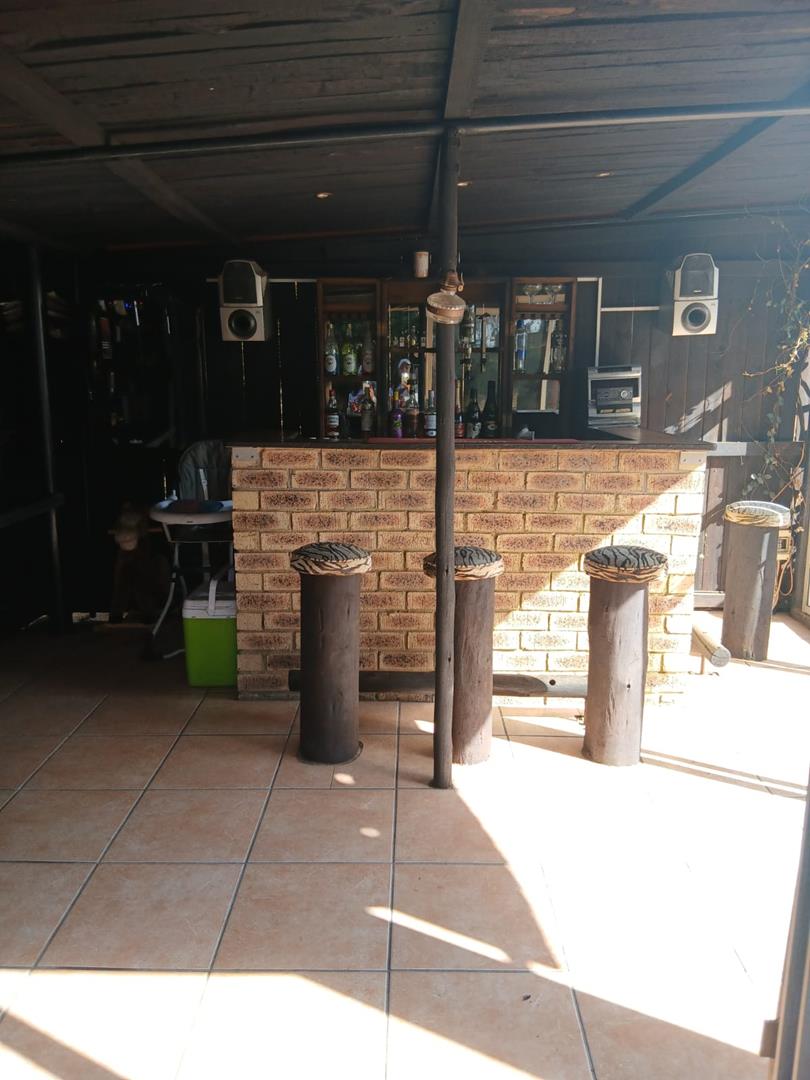 5 Bedroom Property for Sale in Strubenvale Gauteng