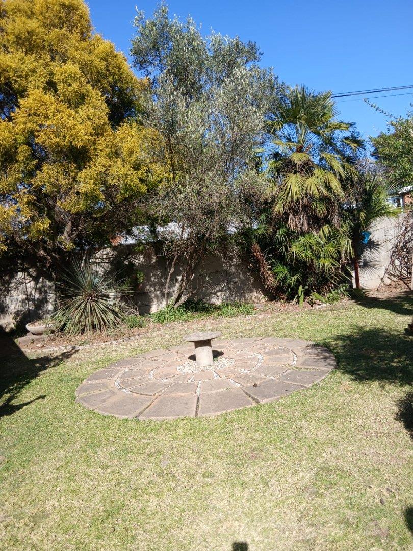 5 Bedroom Property for Sale in Strubenvale Gauteng