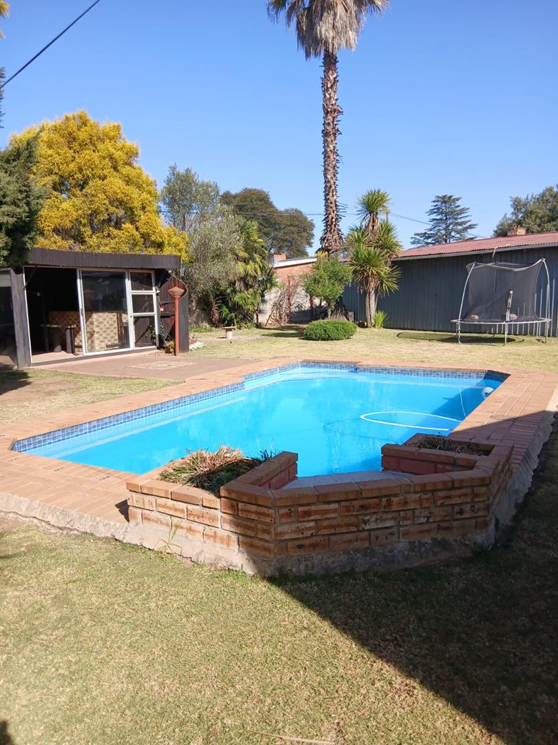 5 Bedroom Property for Sale in Strubenvale Gauteng