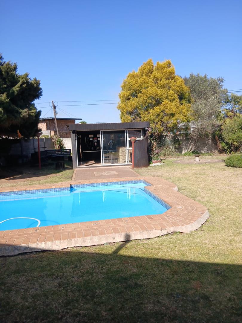 5 Bedroom Property for Sale in Strubenvale Gauteng
