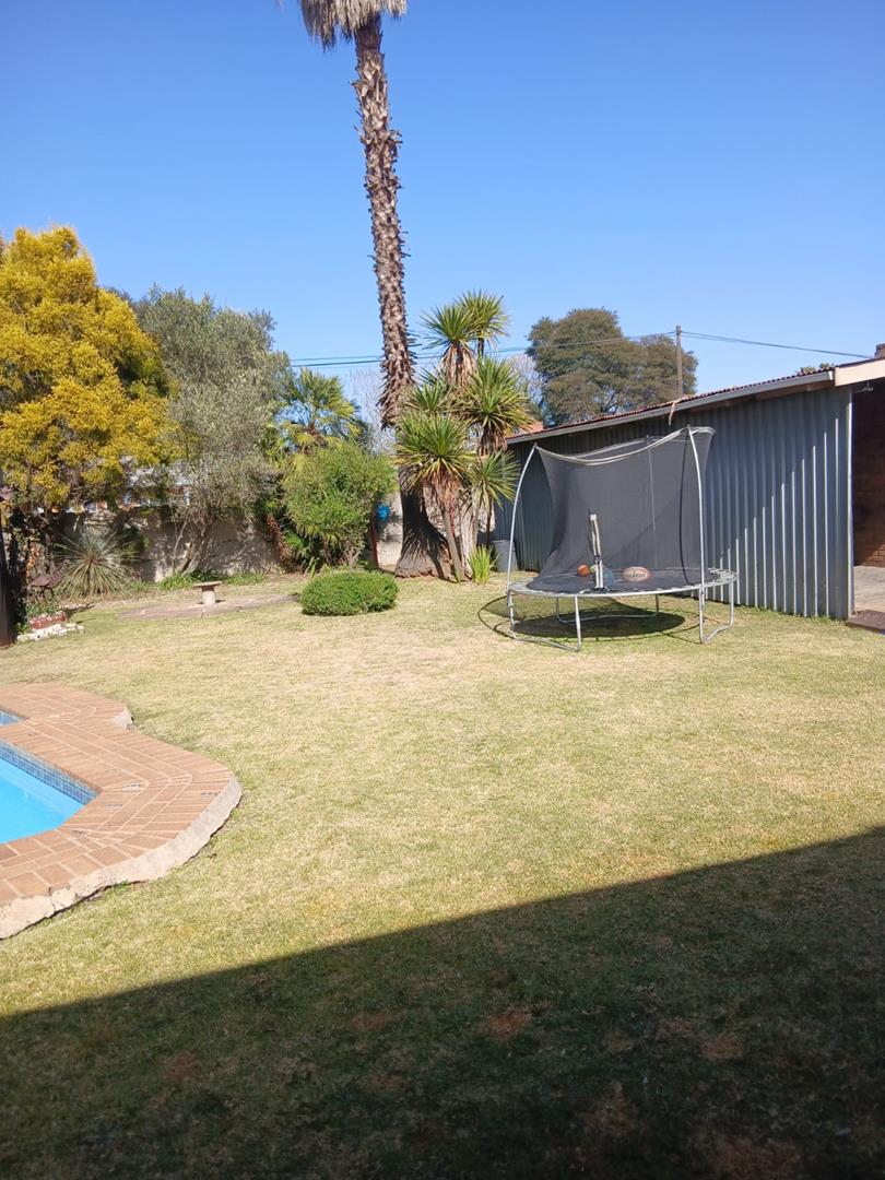 5 Bedroom Property for Sale in Strubenvale Gauteng