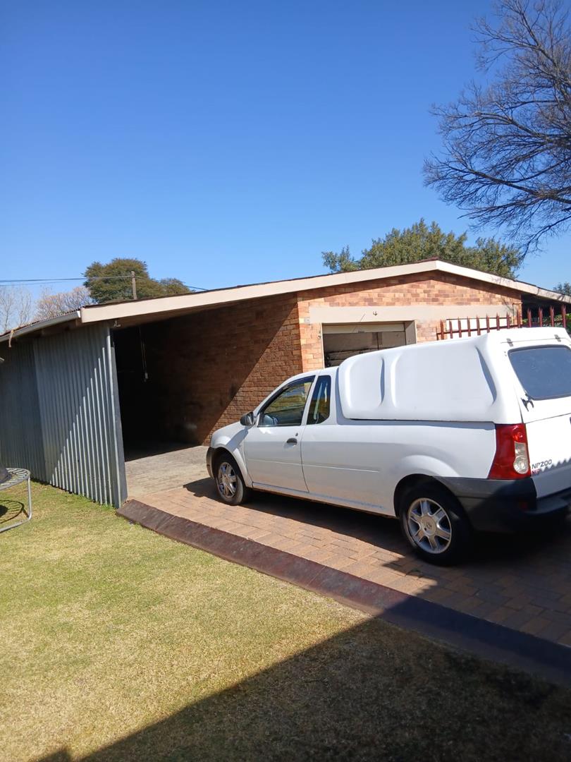 5 Bedroom Property for Sale in Strubenvale Gauteng