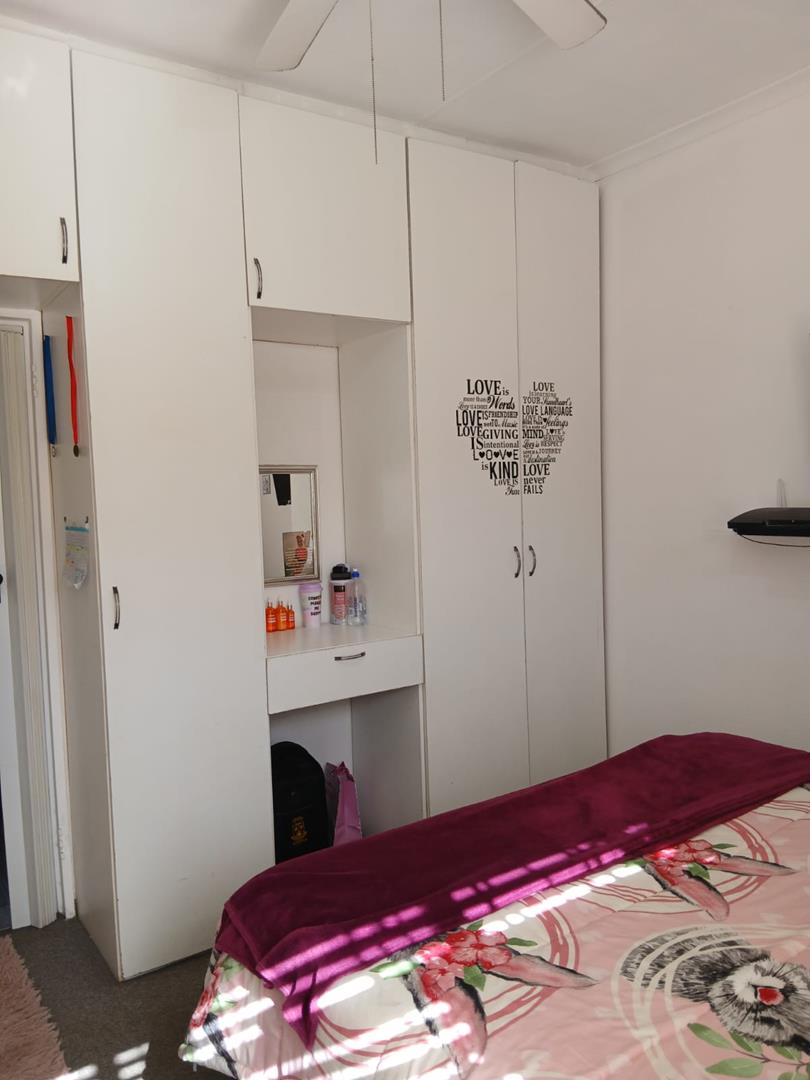5 Bedroom Property for Sale in Strubenvale Gauteng