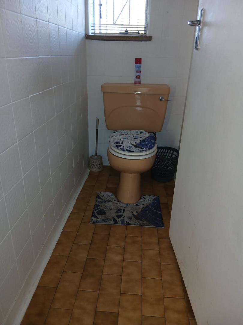 5 Bedroom Property for Sale in Strubenvale Gauteng
