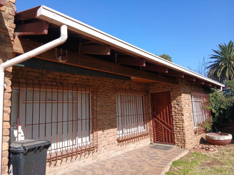 5 Bedroom Property for Sale in Strubenvale Gauteng