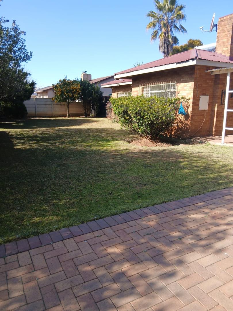 5 Bedroom Property for Sale in Strubenvale Gauteng