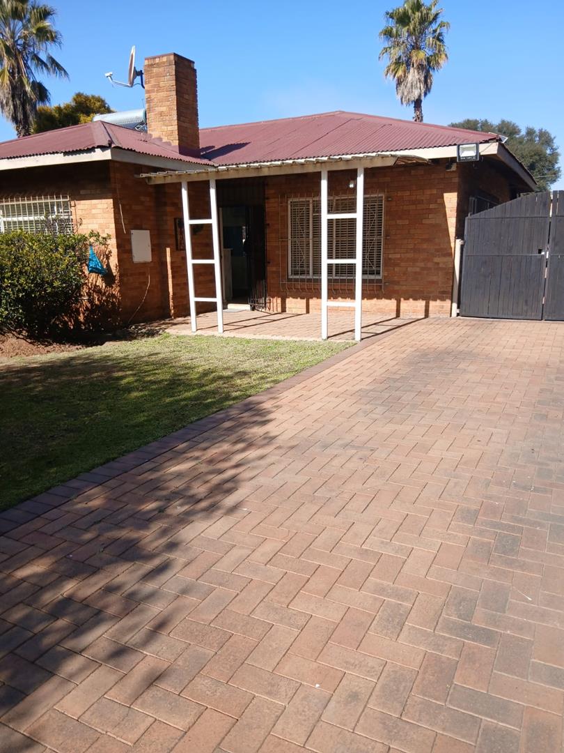5 Bedroom Property for Sale in Strubenvale Gauteng