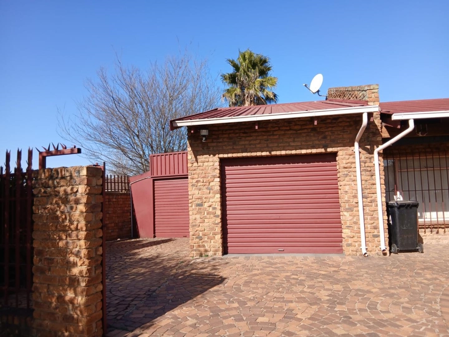 5 Bedroom Property for Sale in Strubenvale Gauteng