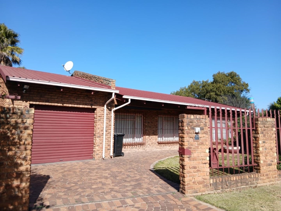 5 Bedroom Property for Sale in Strubenvale Gauteng