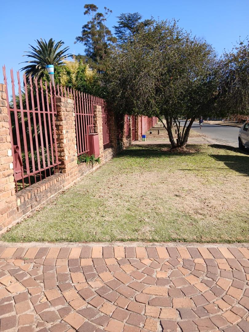 5 Bedroom Property for Sale in Strubenvale Gauteng