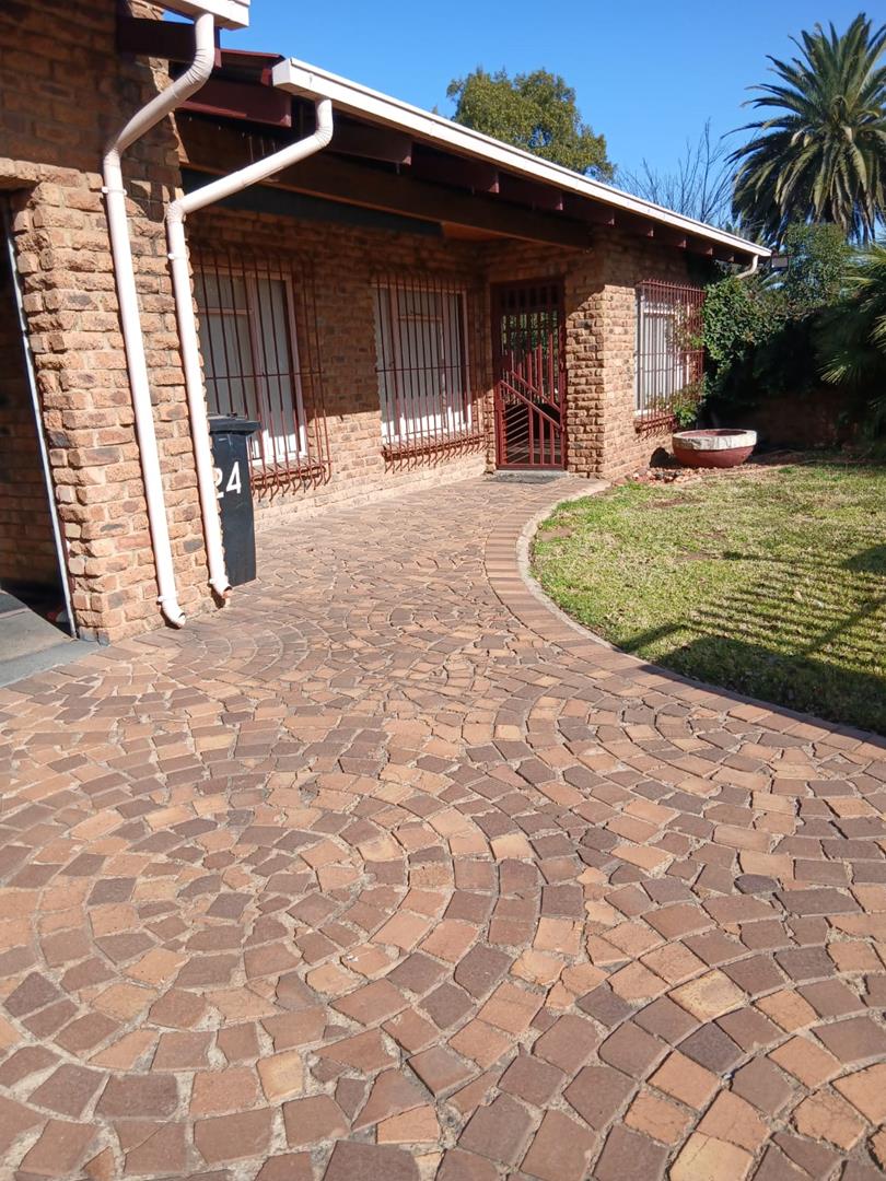 5 Bedroom Property for Sale in Strubenvale Gauteng