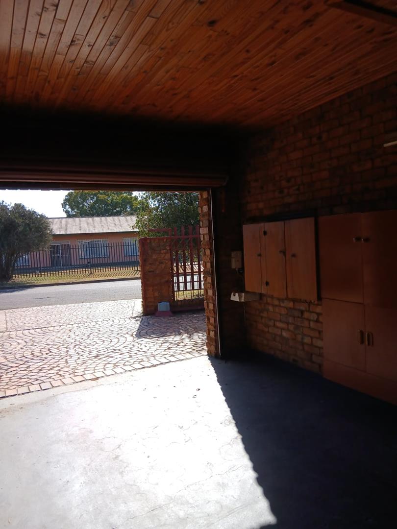 5 Bedroom Property for Sale in Strubenvale Gauteng