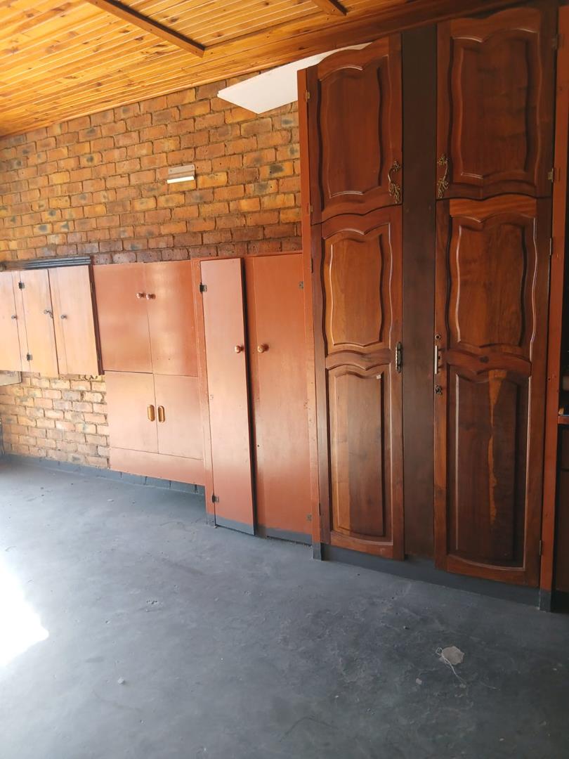 5 Bedroom Property for Sale in Strubenvale Gauteng