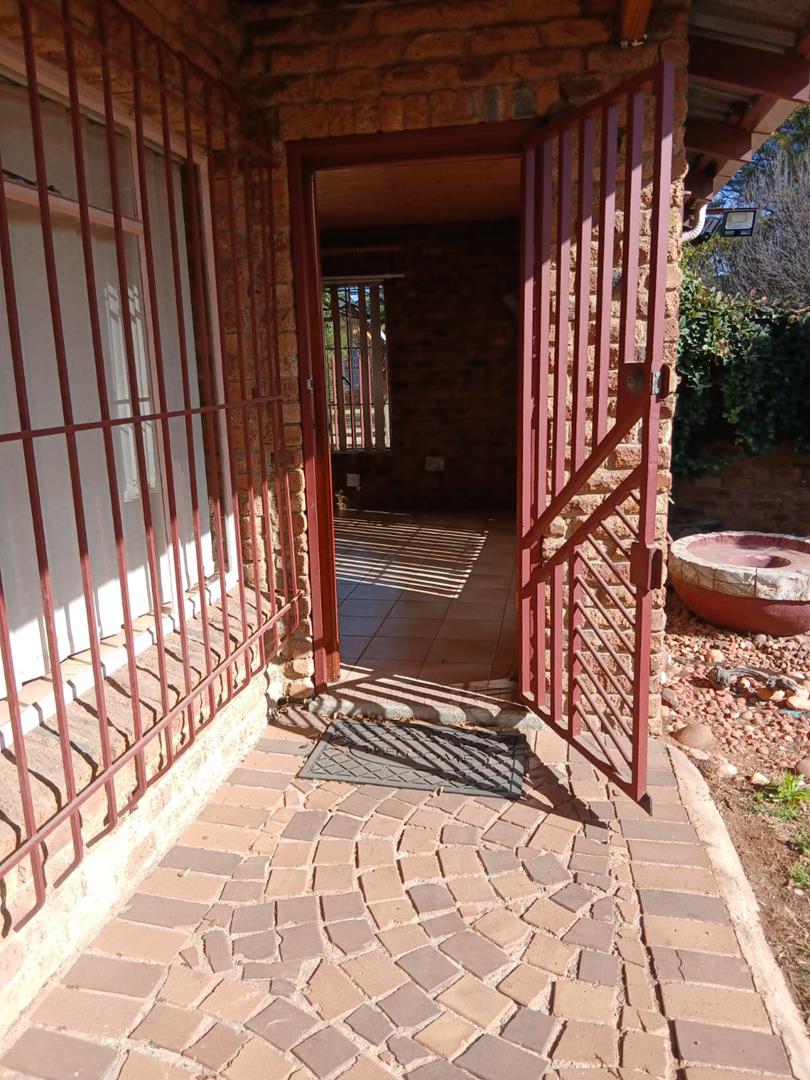 5 Bedroom Property for Sale in Strubenvale Gauteng