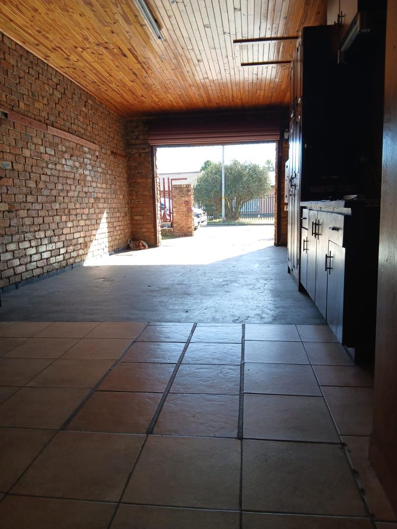 5 Bedroom Property for Sale in Strubenvale Gauteng