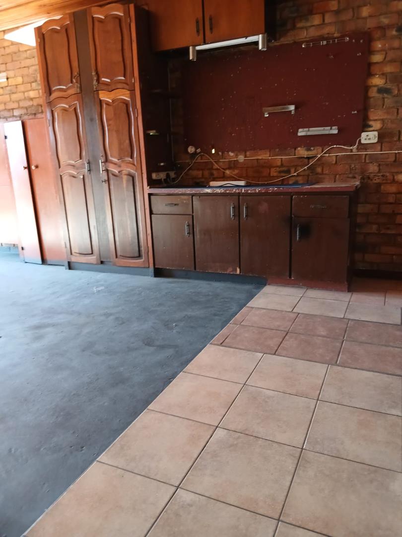 5 Bedroom Property for Sale in Strubenvale Gauteng