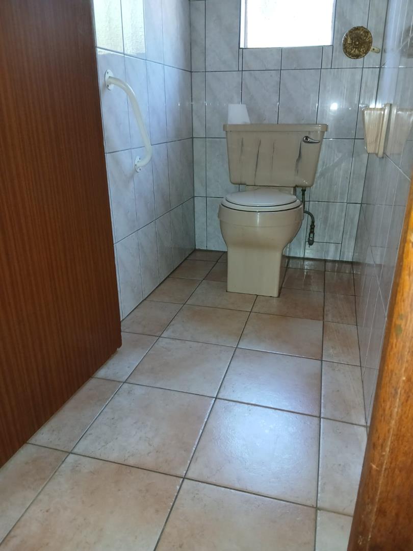 5 Bedroom Property for Sale in Strubenvale Gauteng