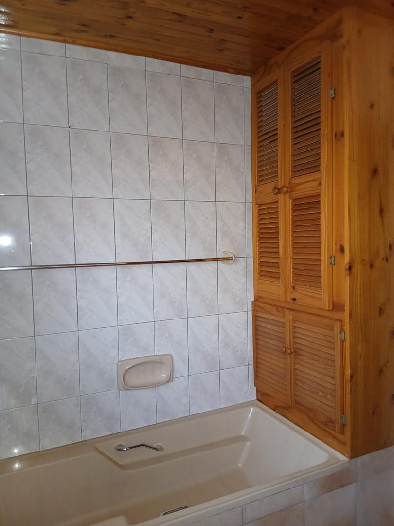 5 Bedroom Property for Sale in Strubenvale Gauteng