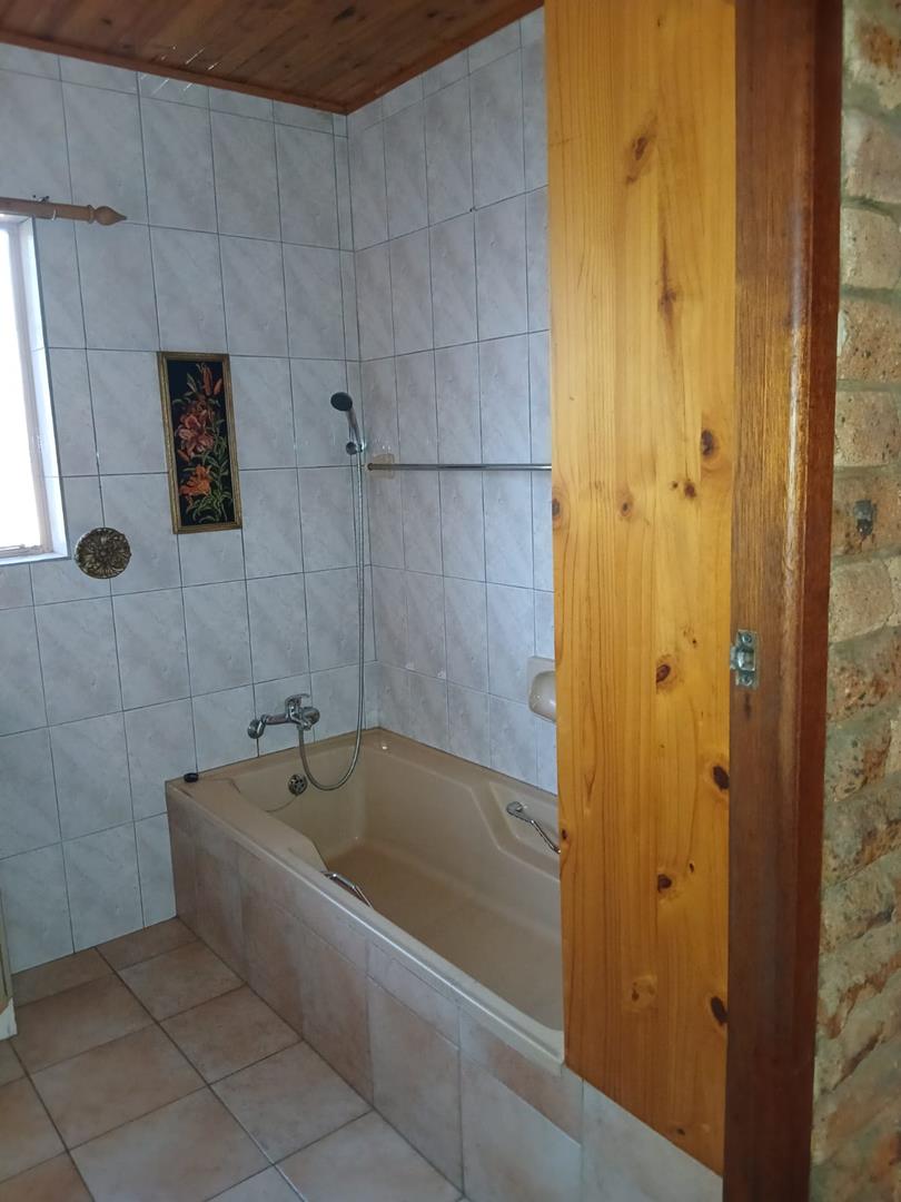 5 Bedroom Property for Sale in Strubenvale Gauteng