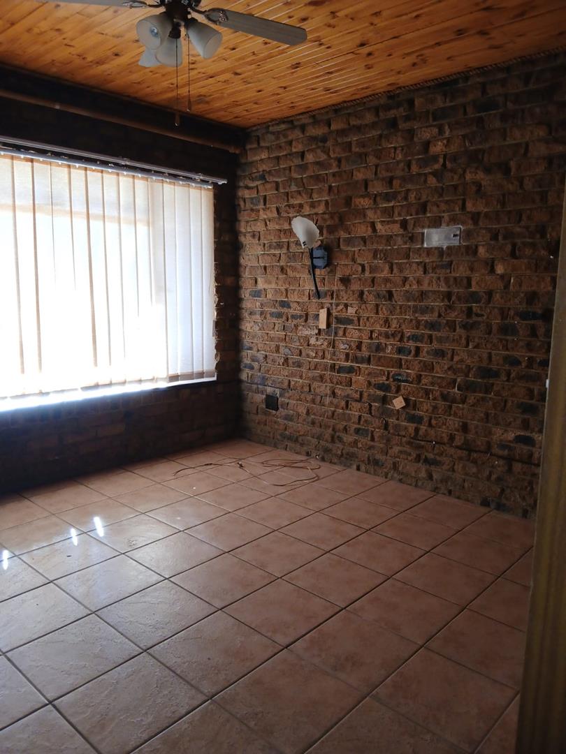 5 Bedroom Property for Sale in Strubenvale Gauteng