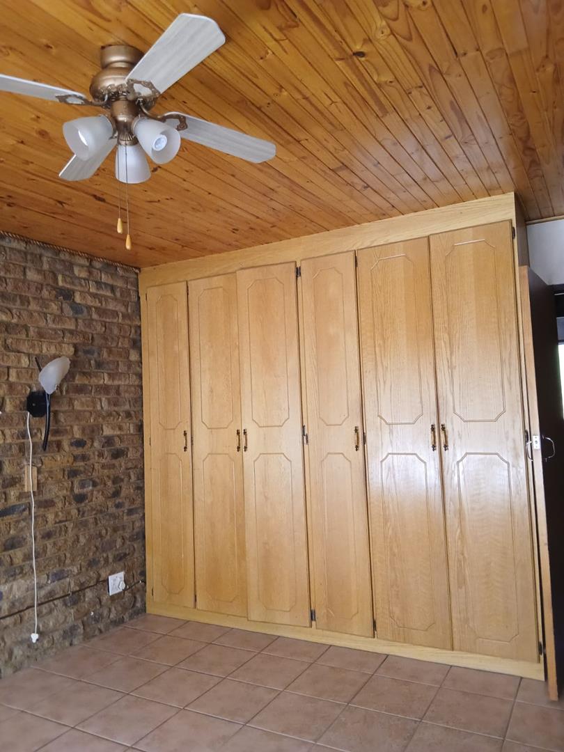 5 Bedroom Property for Sale in Strubenvale Gauteng