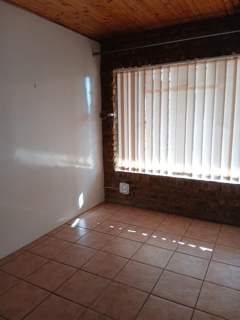 5 Bedroom Property for Sale in Strubenvale Gauteng