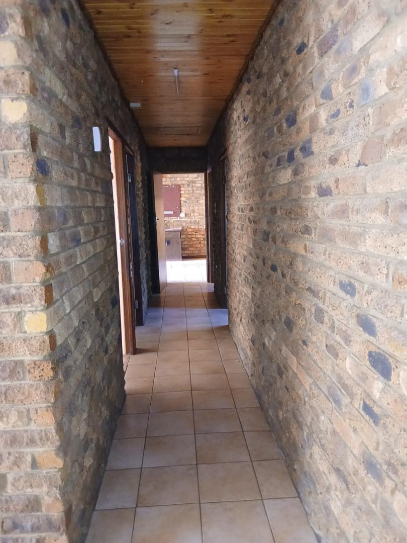 5 Bedroom Property for Sale in Strubenvale Gauteng