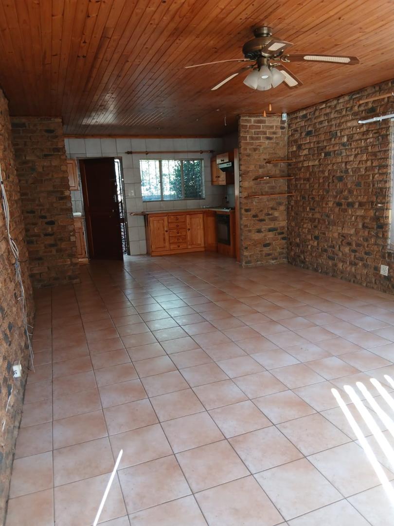 5 Bedroom Property for Sale in Strubenvale Gauteng