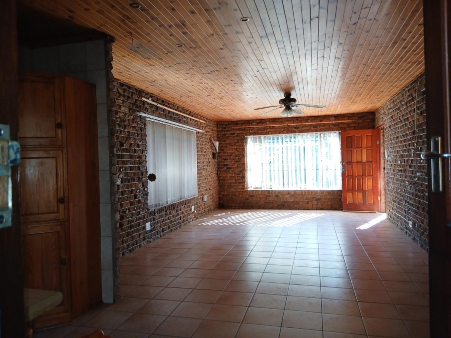 5 Bedroom Property for Sale in Strubenvale Gauteng