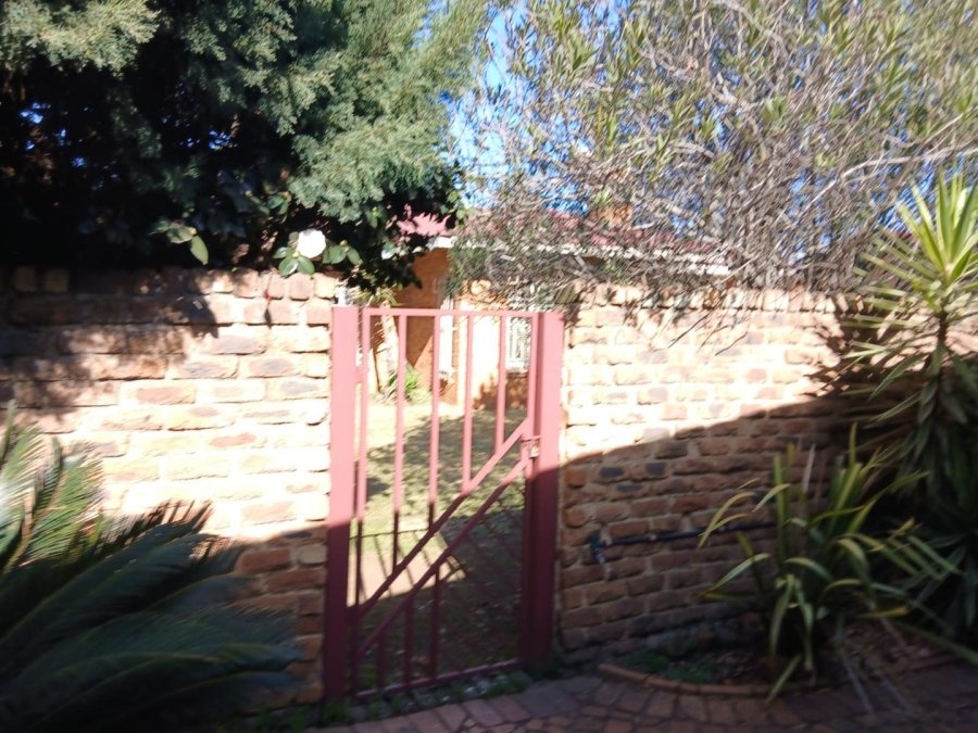 5 Bedroom Property for Sale in Strubenvale Gauteng