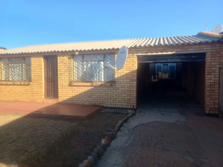 5 Bedroom Property for Sale in Diepkloof Gauteng