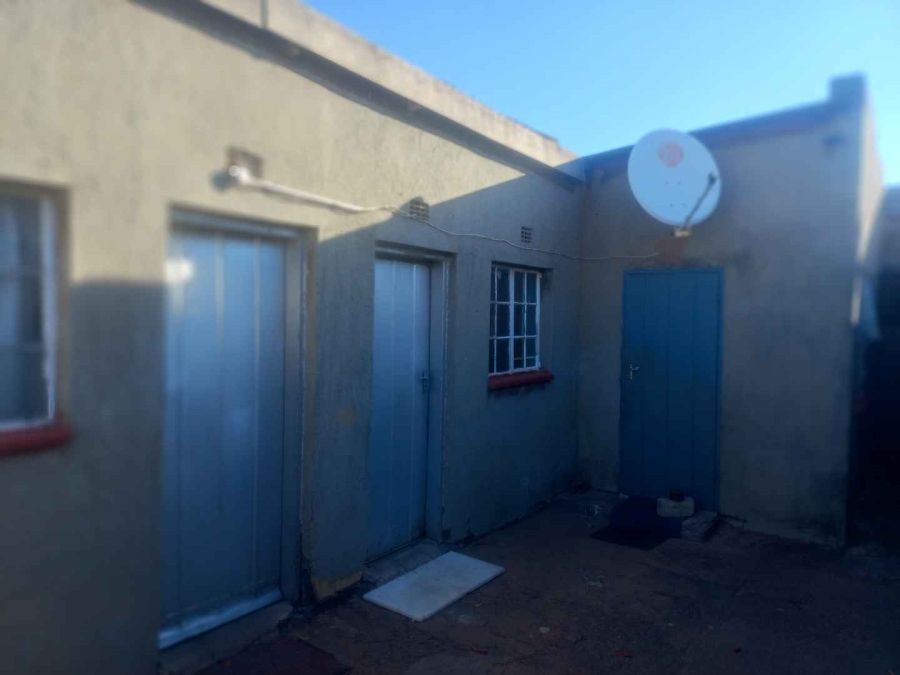 5 Bedroom Property for Sale in Diepkloof Gauteng
