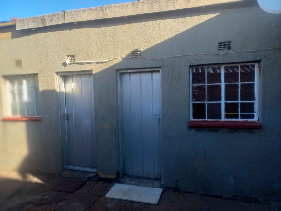5 Bedroom Property for Sale in Diepkloof Gauteng