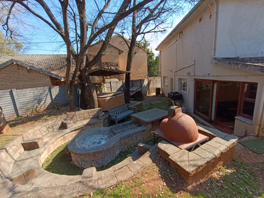 8 Bedroom Property for Sale in Eldoraigne Gauteng