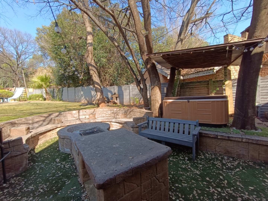 8 Bedroom Property for Sale in Eldoraigne Gauteng