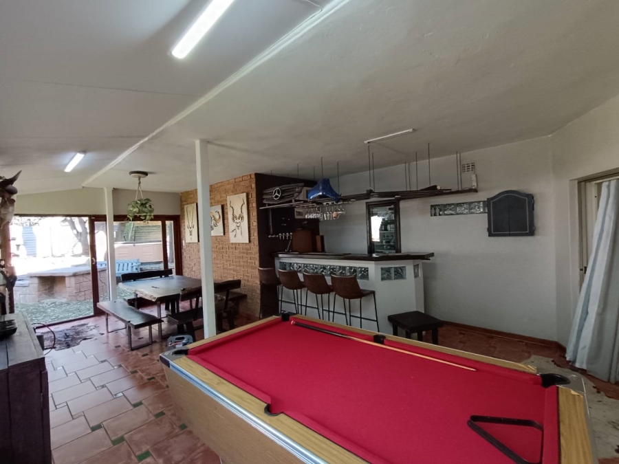 8 Bedroom Property for Sale in Eldoraigne Gauteng