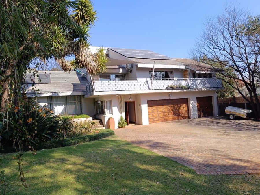 8 Bedroom Property for Sale in Eldoraigne Gauteng