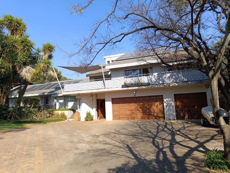 8 Bedroom Property for Sale in Eldoraigne Gauteng