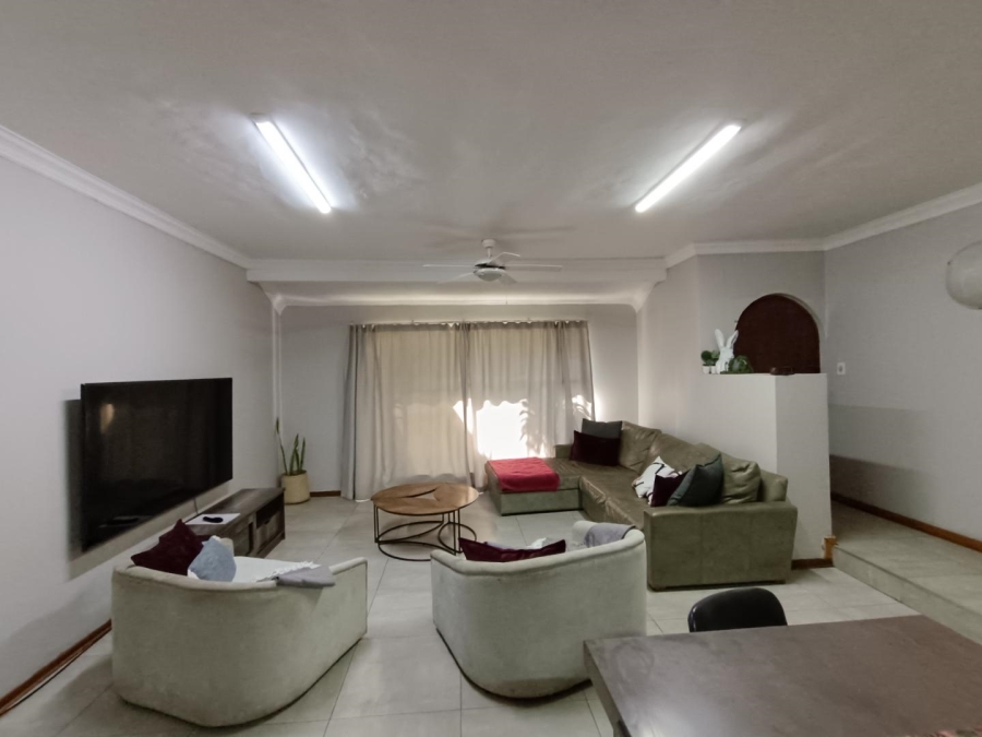 8 Bedroom Property for Sale in Eldoraigne Gauteng