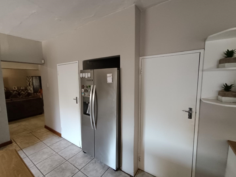 8 Bedroom Property for Sale in Eldoraigne Gauteng