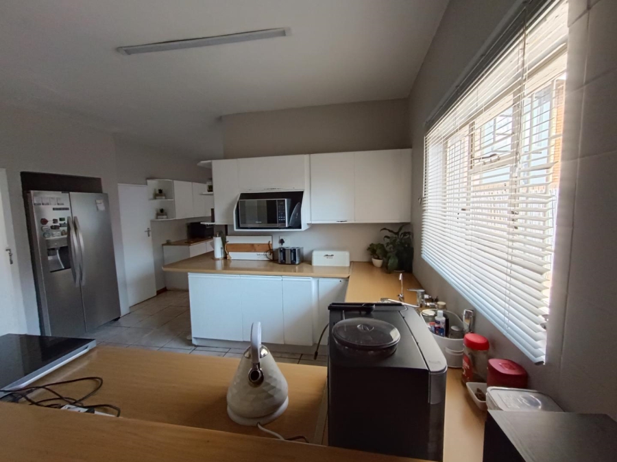 8 Bedroom Property for Sale in Eldoraigne Gauteng